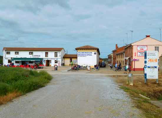 Calzadilla de la Cueza. Il bar El Camino all'ingresso del paese