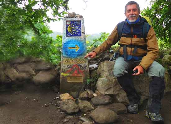 La pietra miliare che segna 100 Km. a Santiago de Compostela